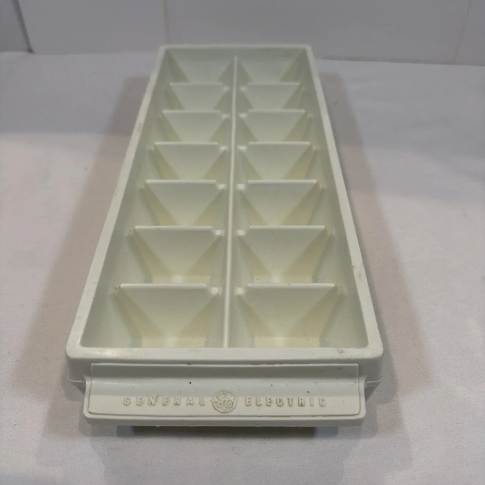 VINTAGE General Electric GE Plastic Ice Cube‎ Tray MCM Harvest White 1970's